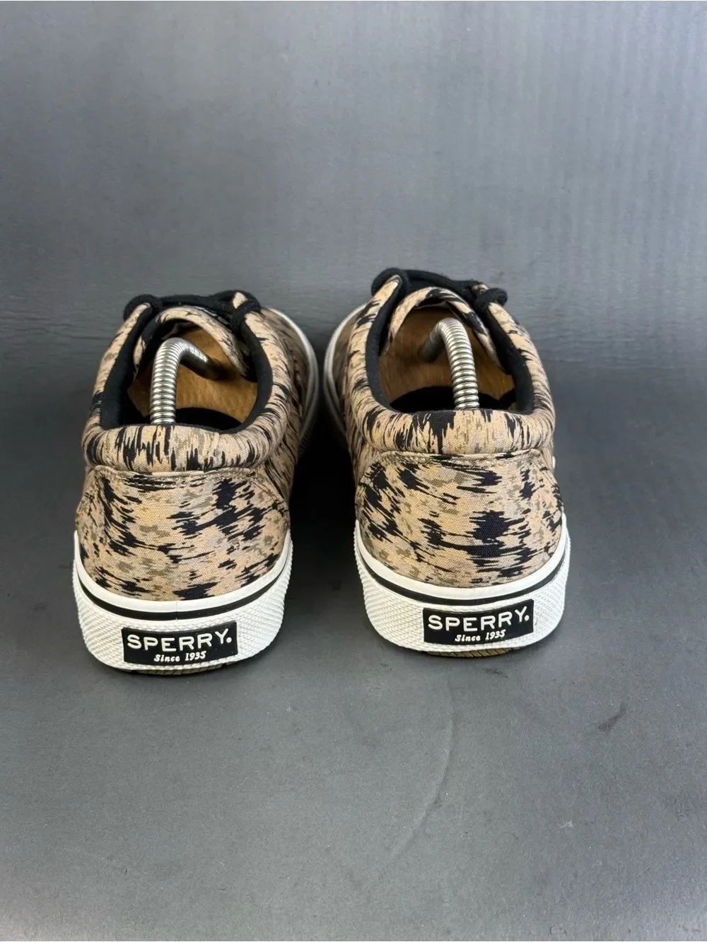 Sperry gently used